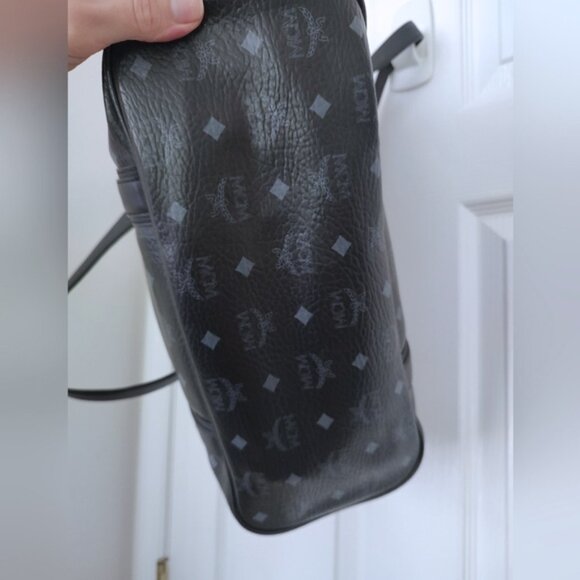 MCM Visetos leather tote w/COA EUC - Picture 4 of 9